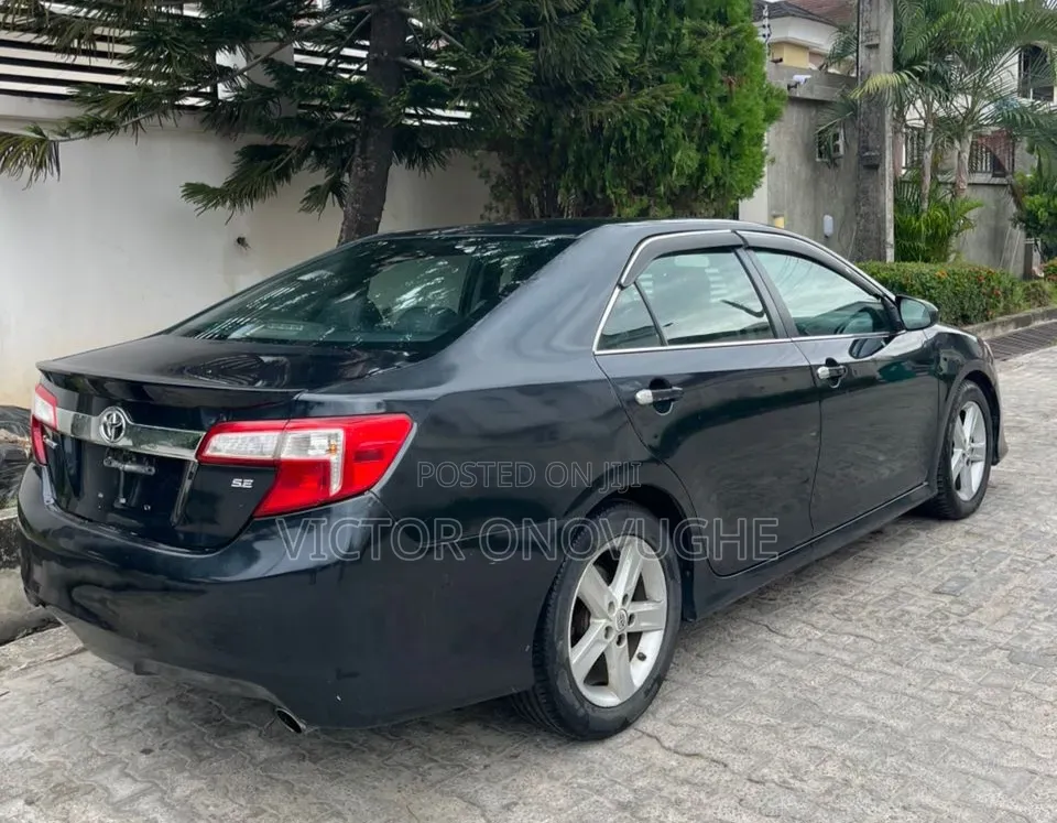 Toyota Camry SE 4dr Sedan (2.5L 4cyl 6A) 2012 Gray