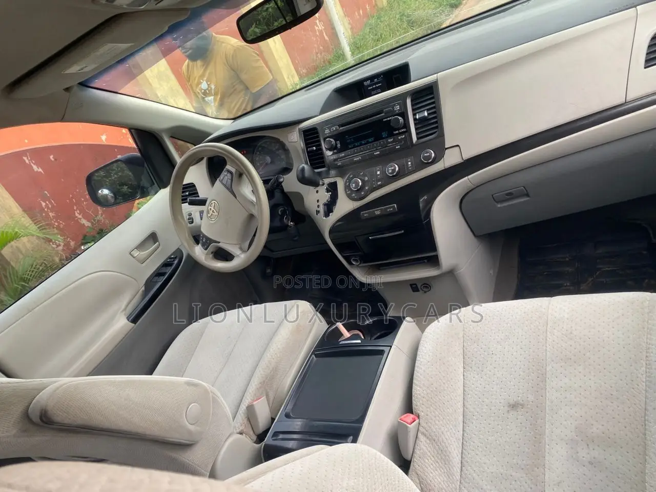 Toyota Sienna 2010 Silver