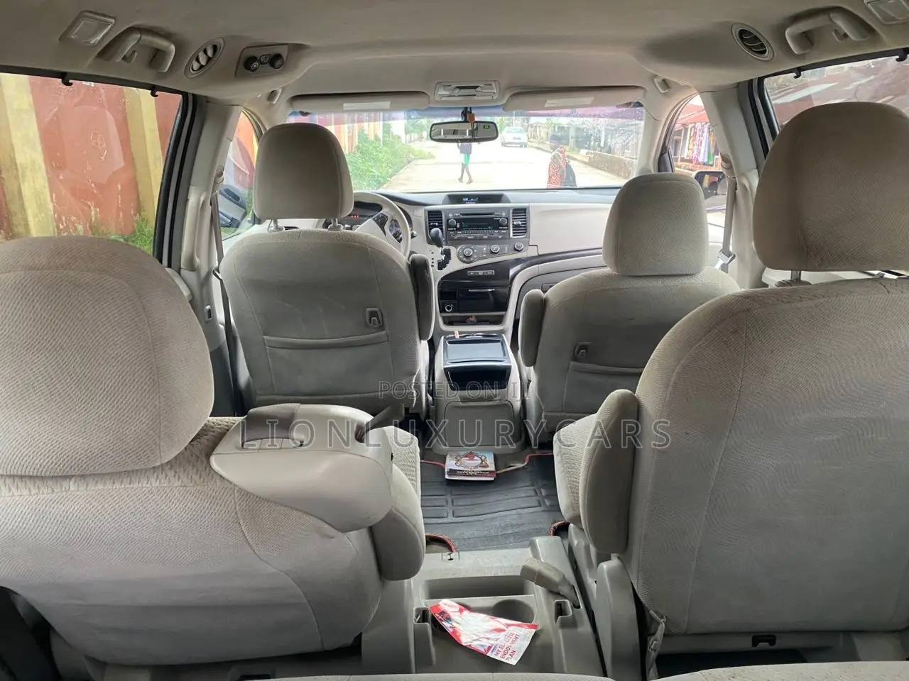 Toyota Sienna 2010 Silver