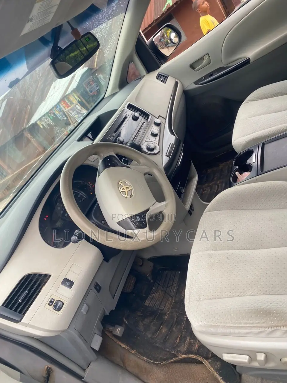 Toyota Sienna 2010 Silver
