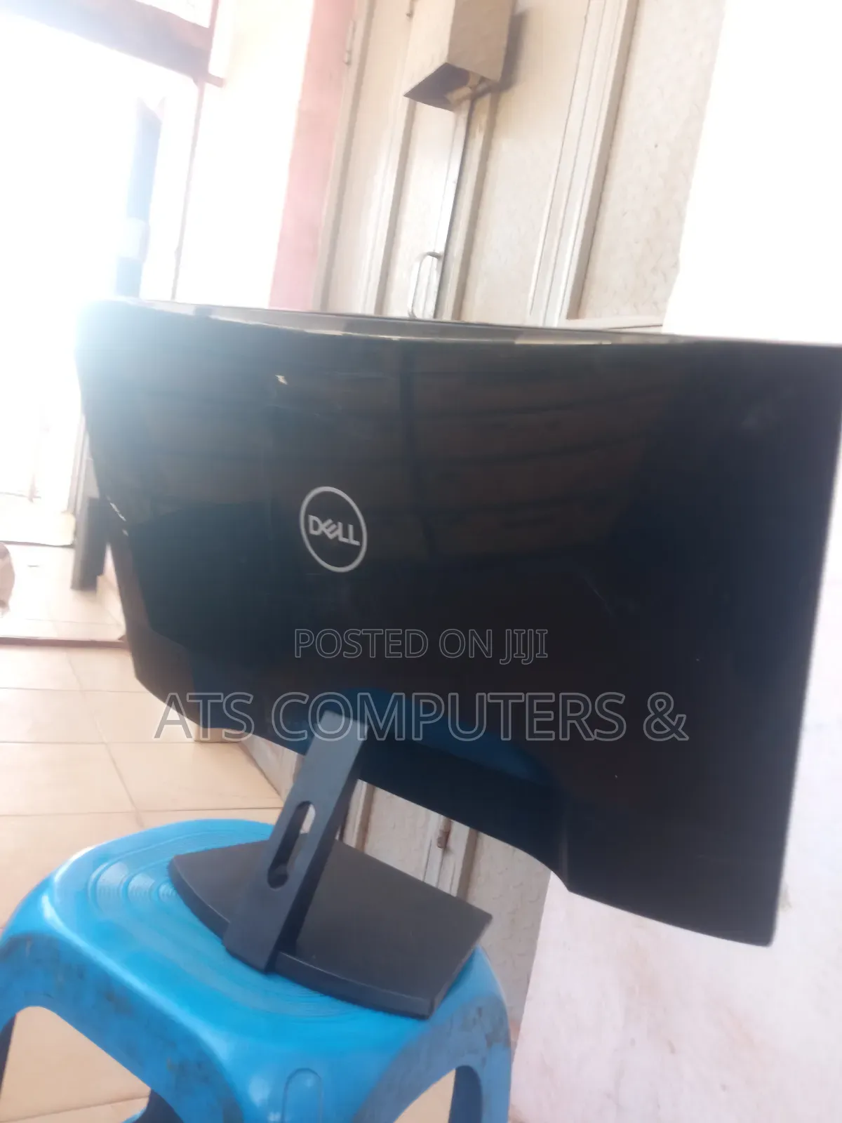 27 Inches Dell Frameless Monitor