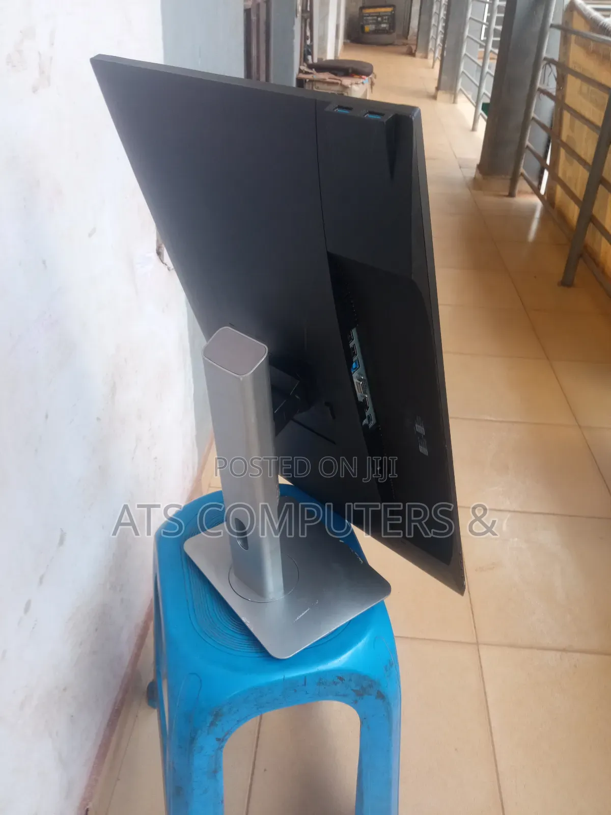 Turning 27 Inches Frameless Dell Monitor