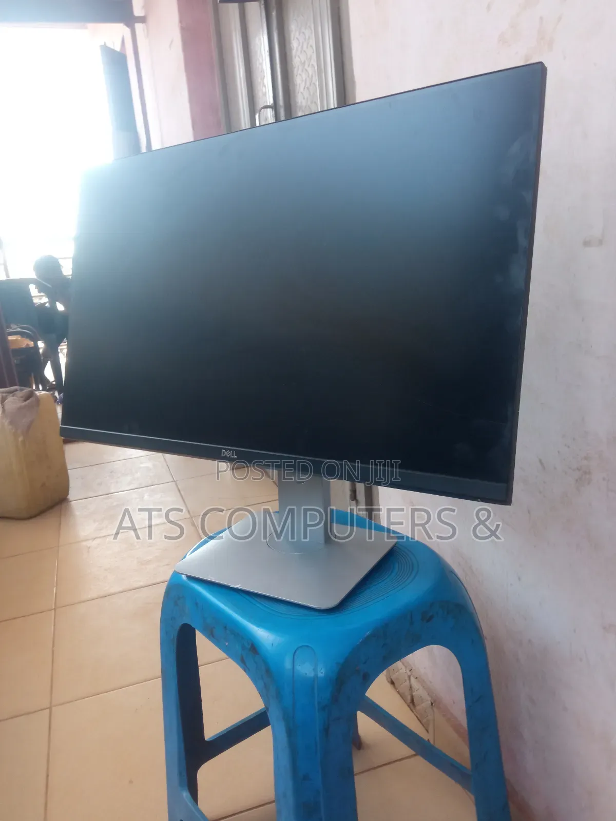 Turning 27 Inches Frameless Dell Monitor