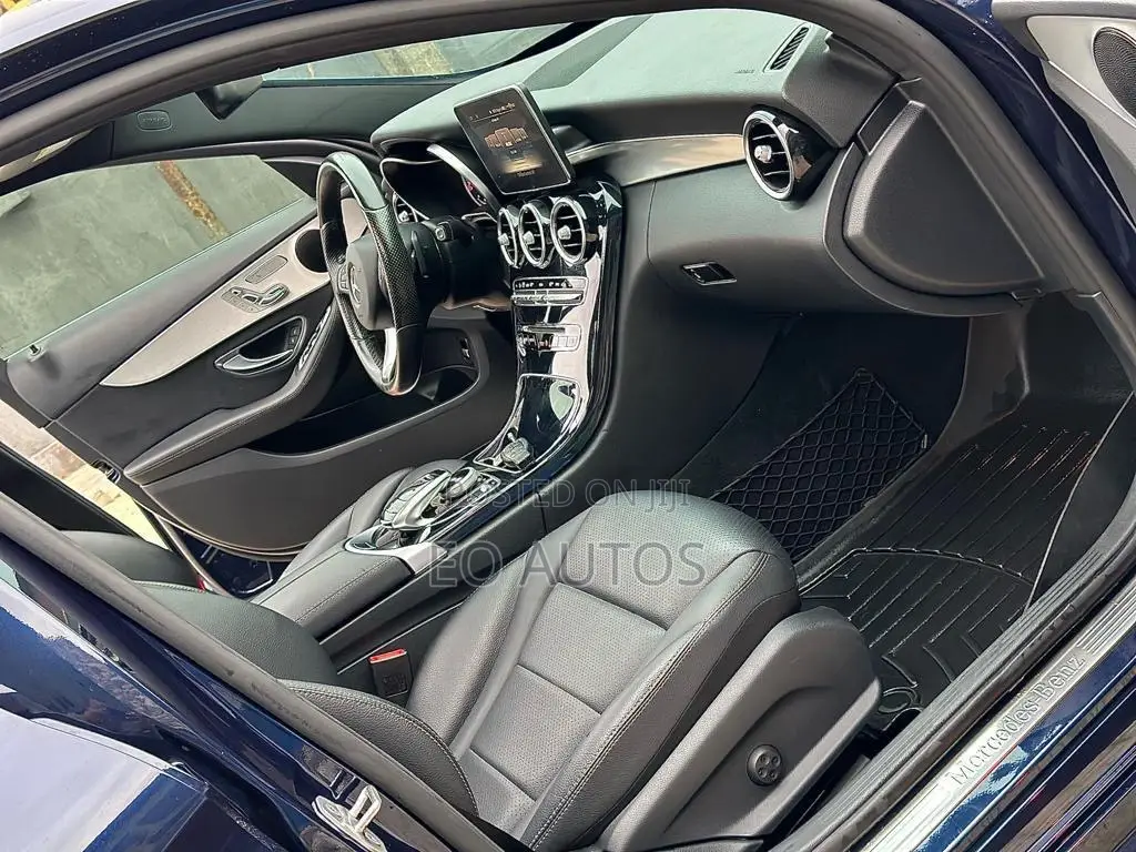 Mercedes-Benz C300 2017 Blue