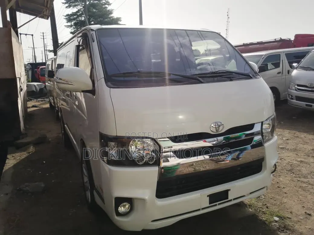 Toyota HiAce 2014 White