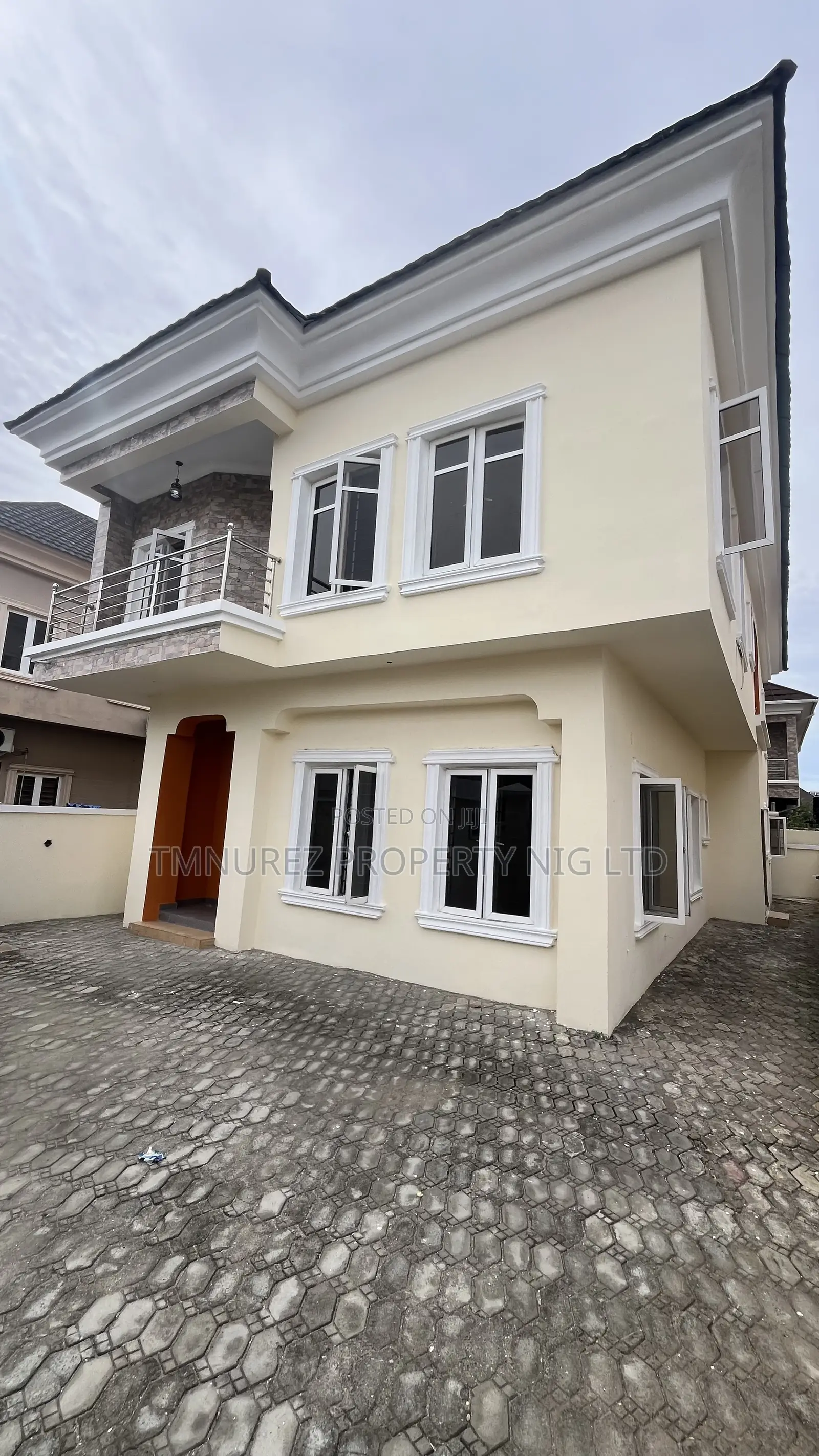 5bdrm Duplex in Ikota Estate for rent