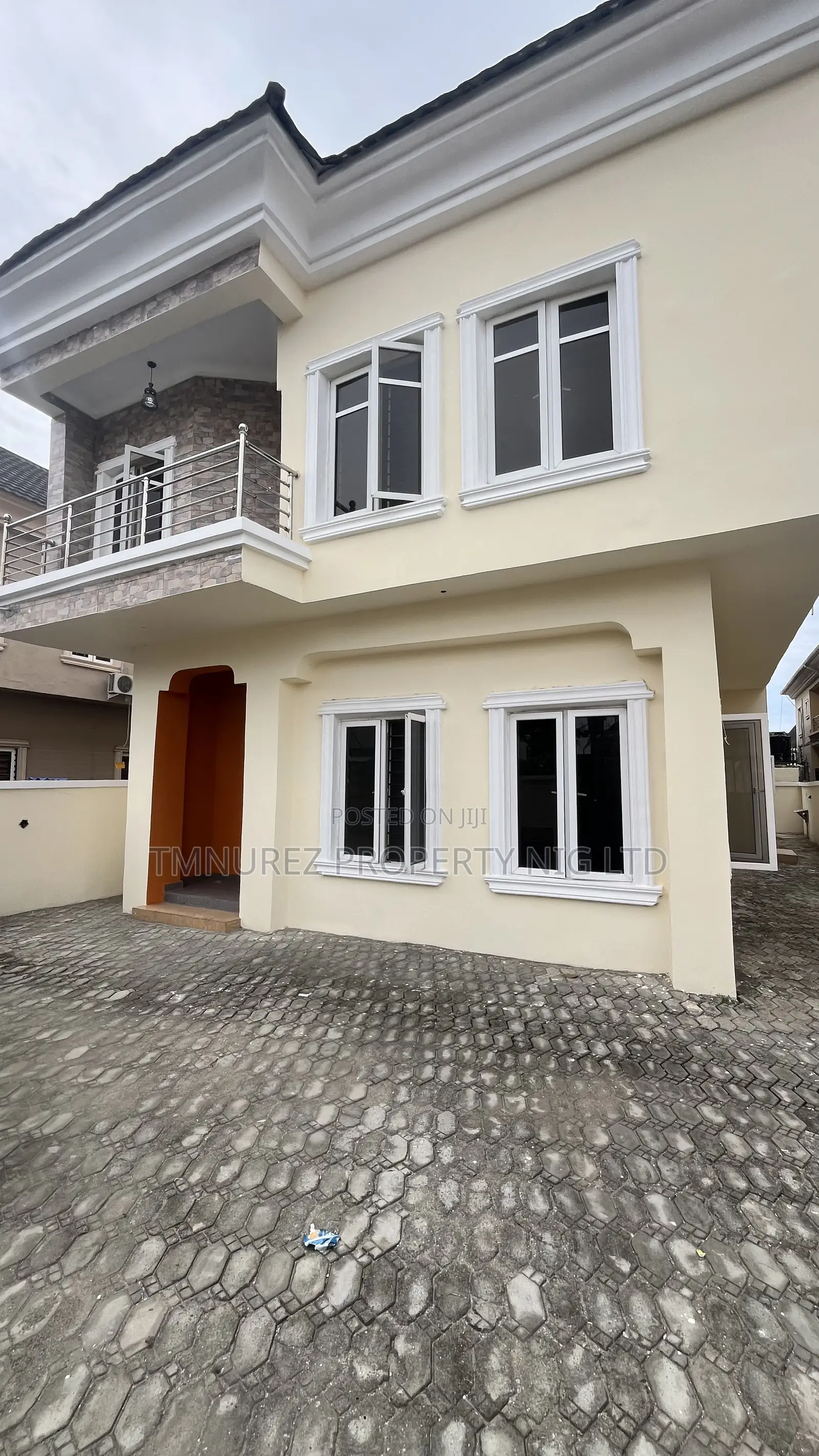 5bdrm Duplex in Ikota Estate for rent