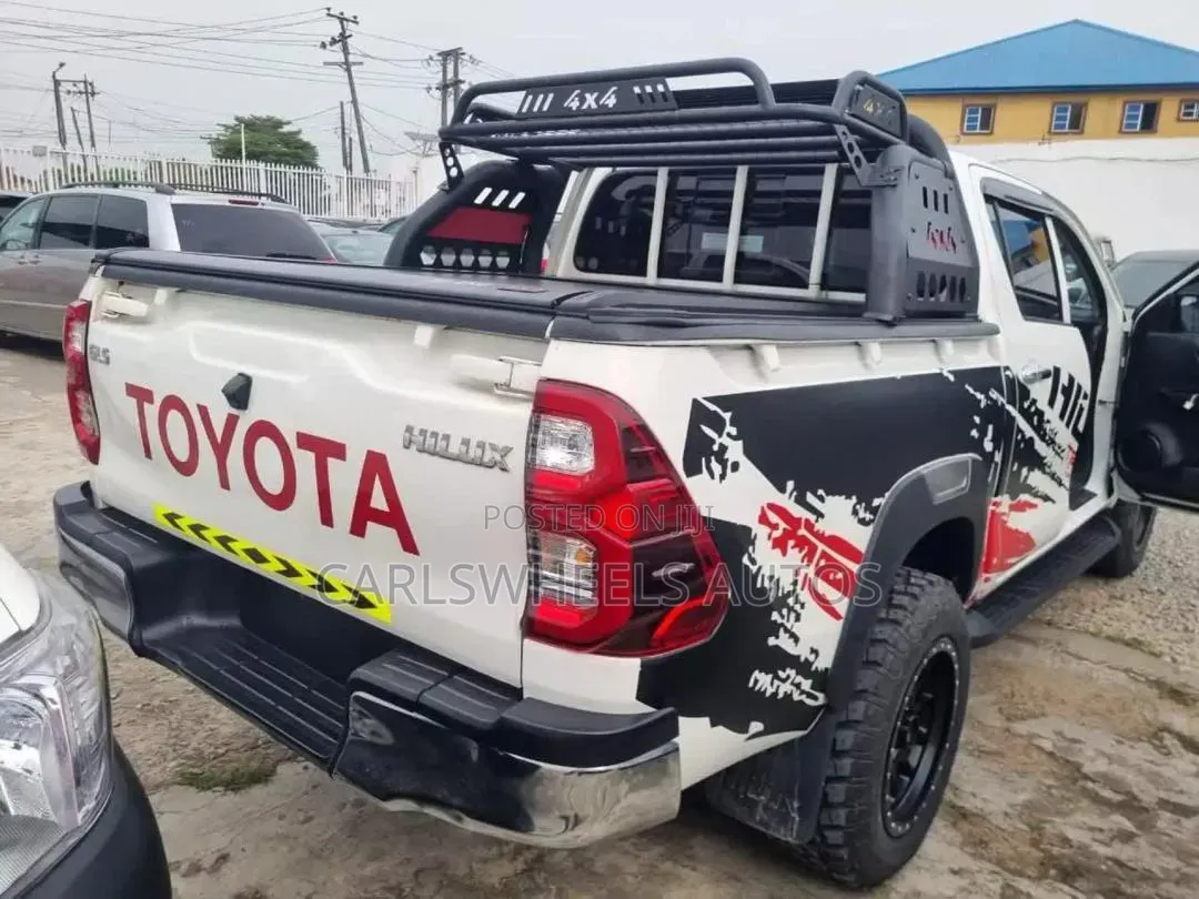 Toyota Hilux 2018 White