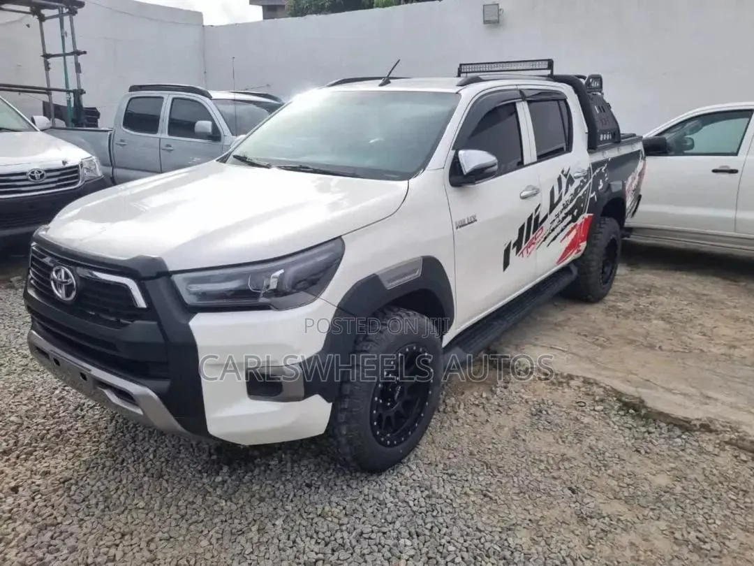 Toyota Hilux 2018 White