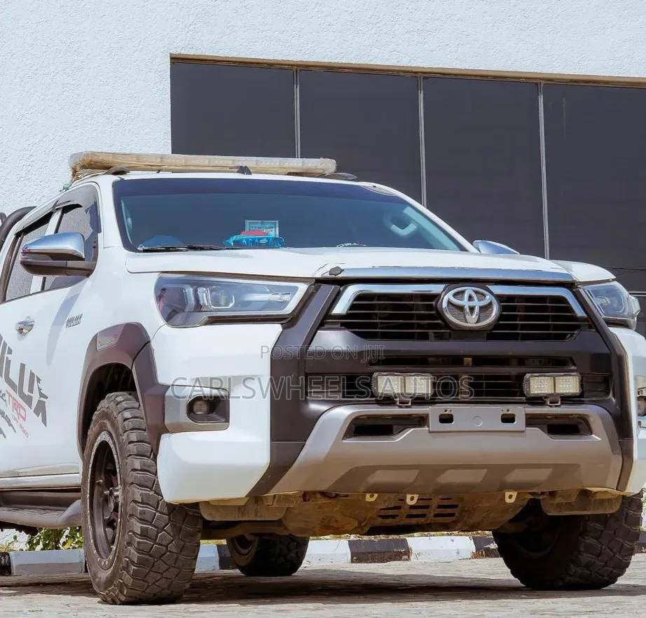 Toyota Hilux 2018 White