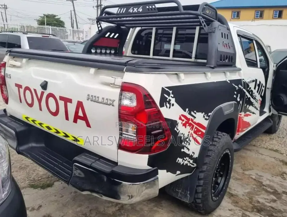 Toyota Hilux 2018 White