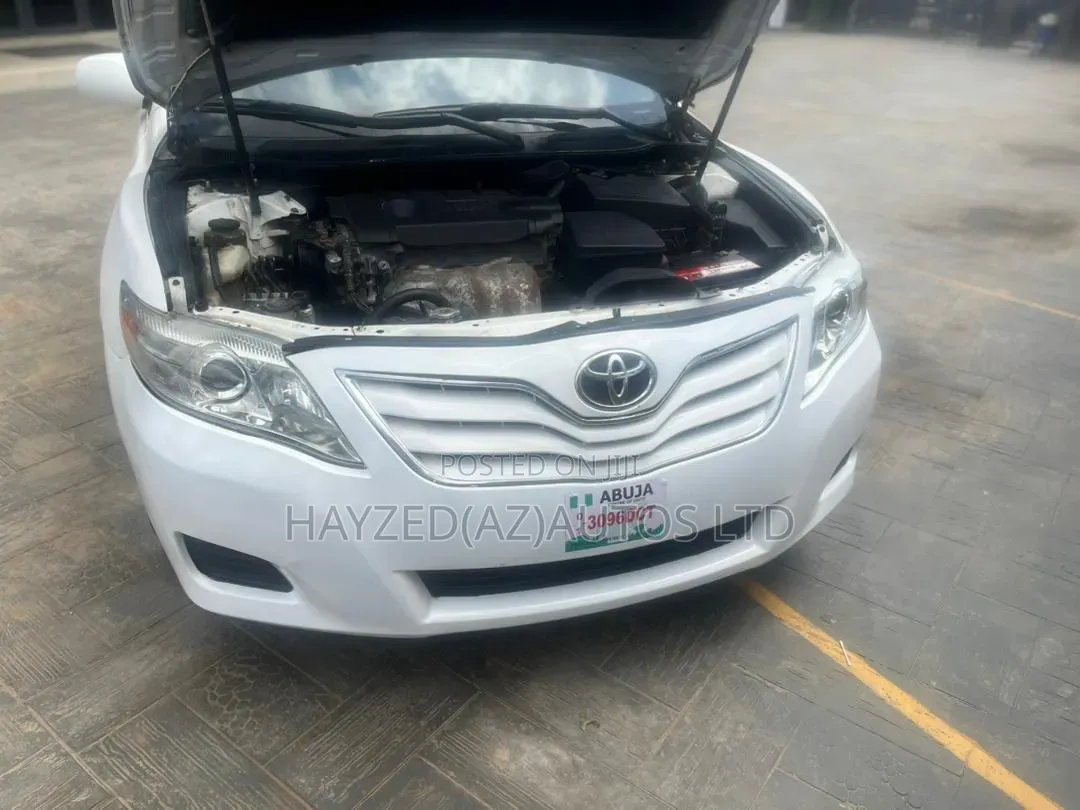 Toyota Camry Base 4dr Sedan (2.5L 4cyl 6M) 2011 White