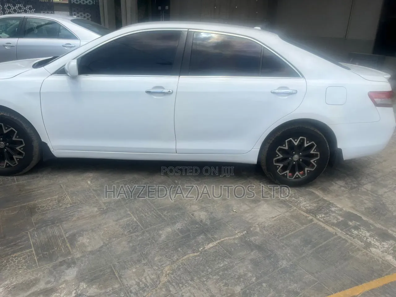 Toyota Camry Base 4dr Sedan (2.5L 4cyl 6M) 2011 White