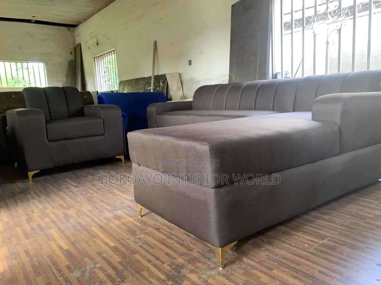 Off White Lshape + Single Seater