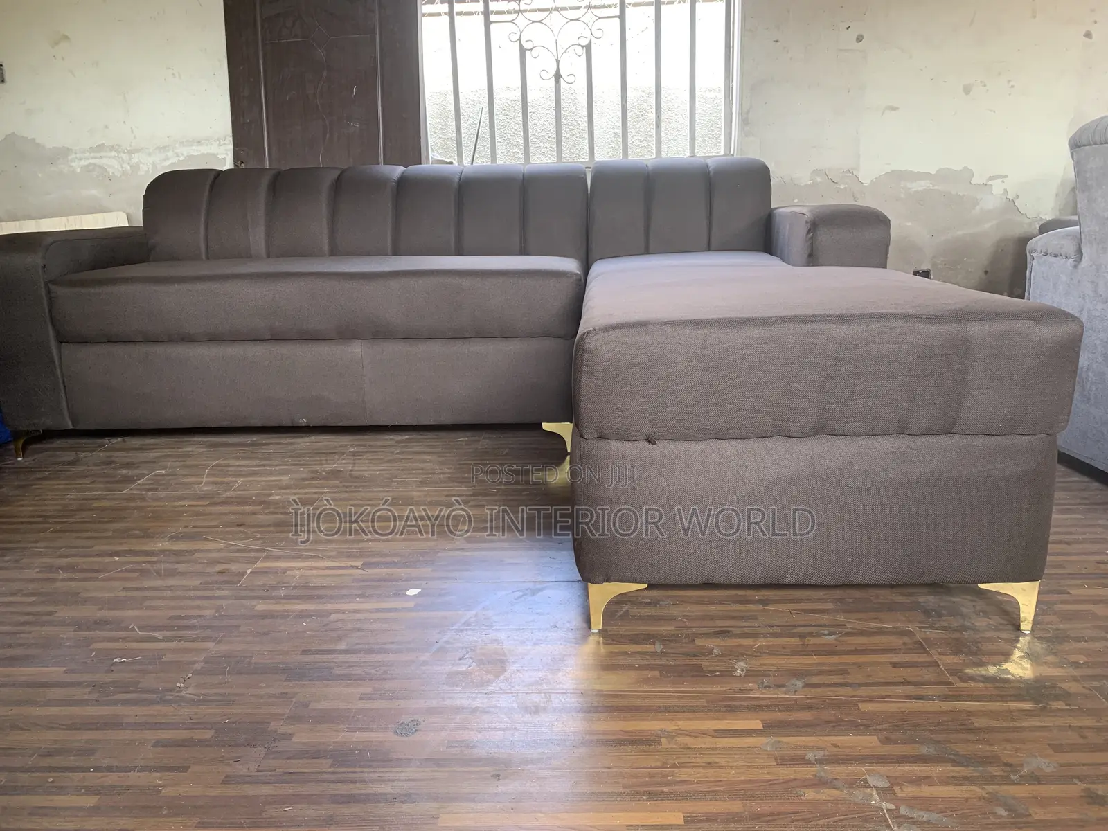 Off White Lshape + Single Seater