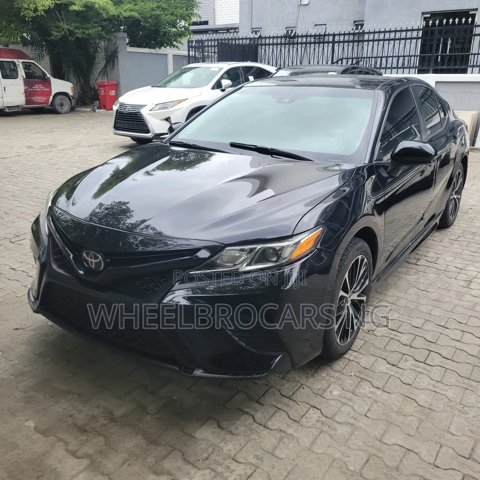 Toyota Camry SE FWD (2.5L 4cyl 8AM) 2018 Black