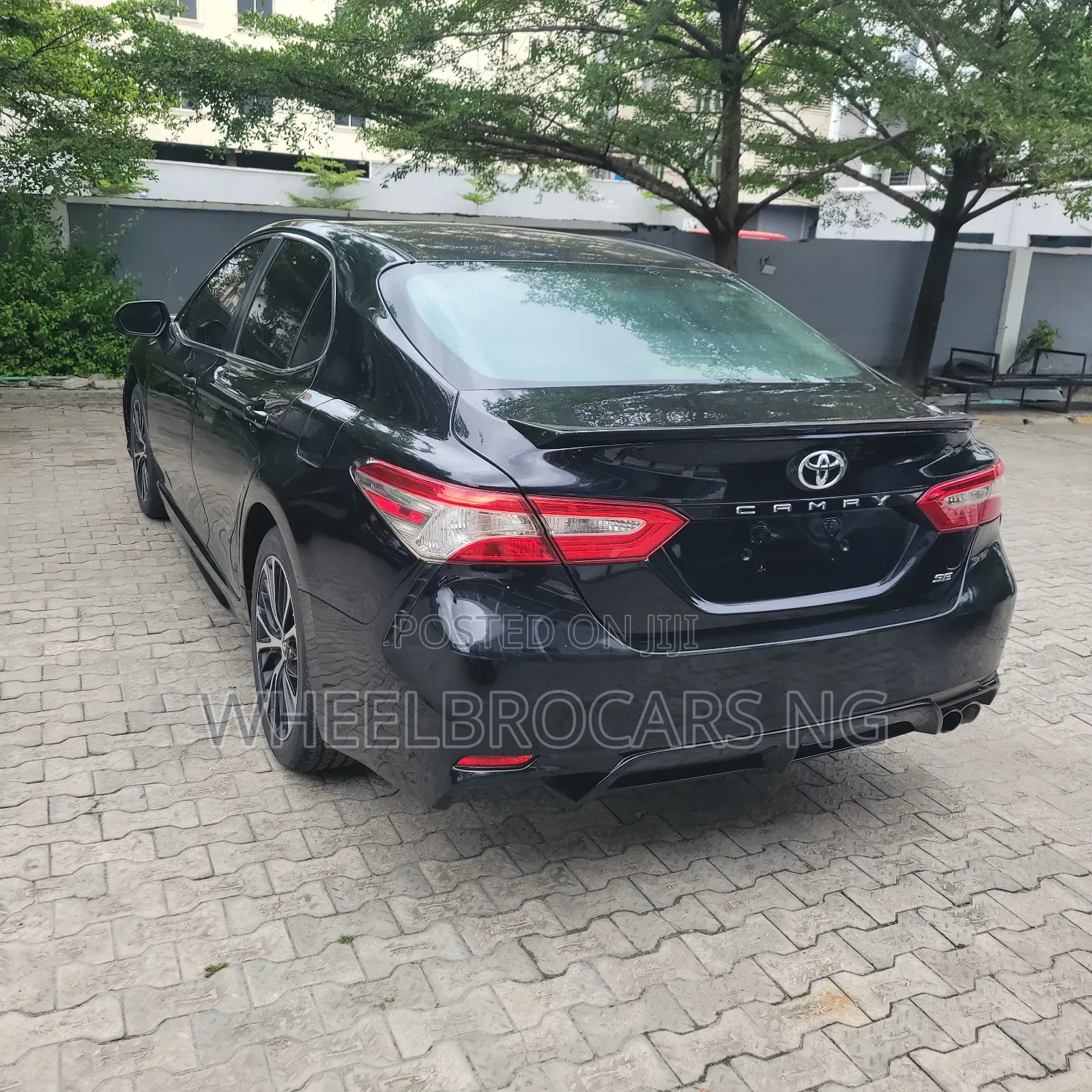 Toyota Camry SE FWD (2.5L 4cyl 8AM) 2018 Black