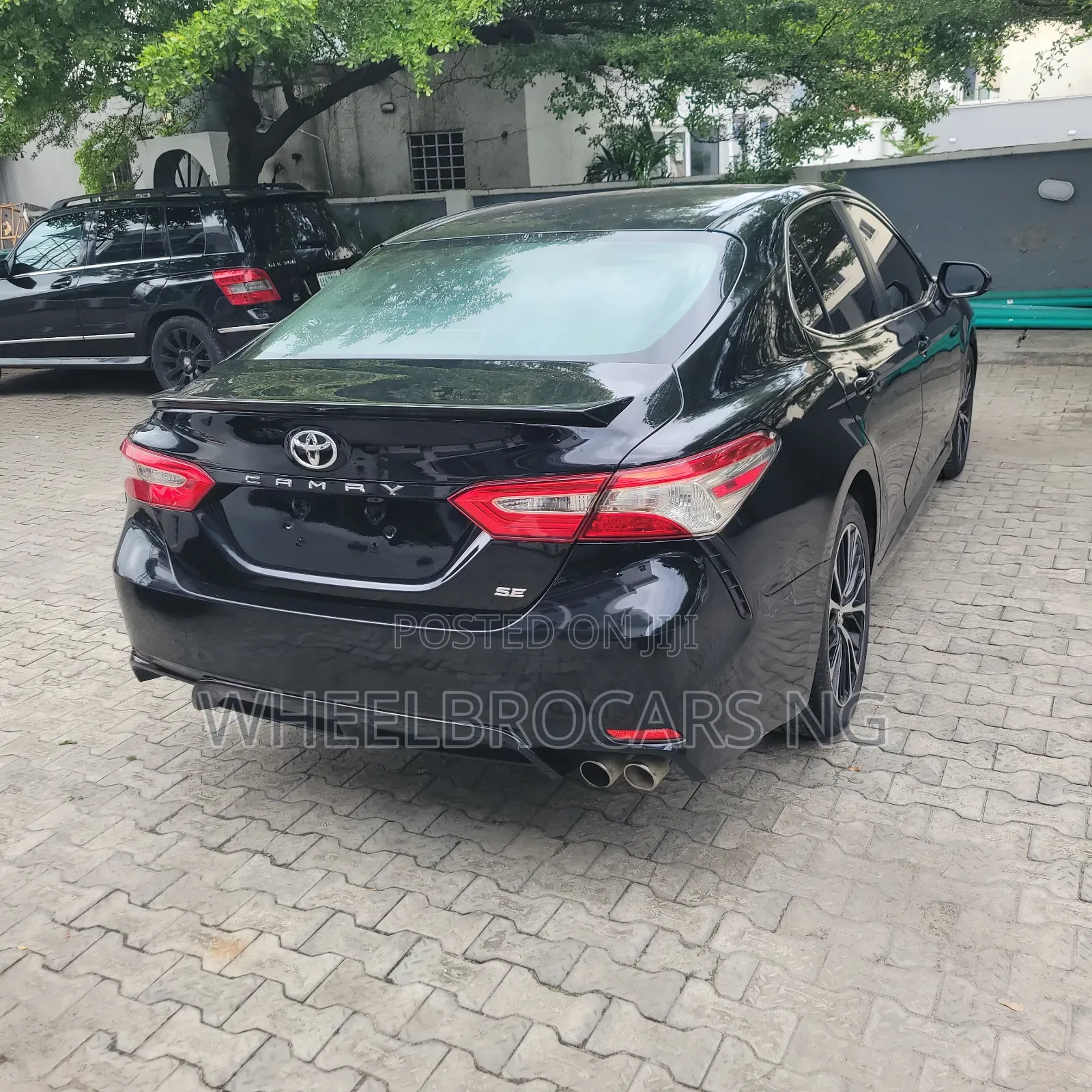 Toyota Camry SE FWD (2.5L 4cyl 8AM) 2018 Black