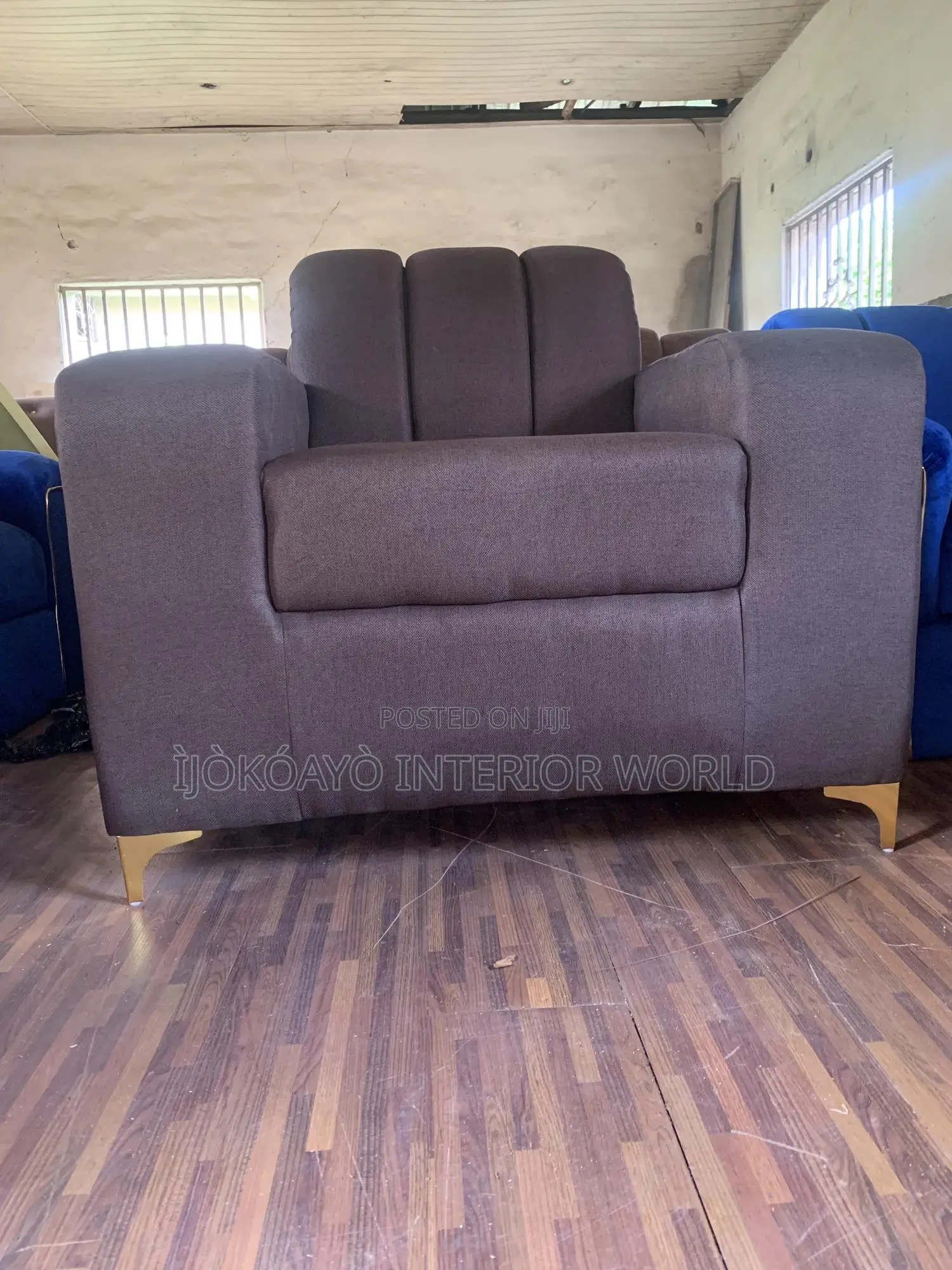 Off White Lshape + Single Seater