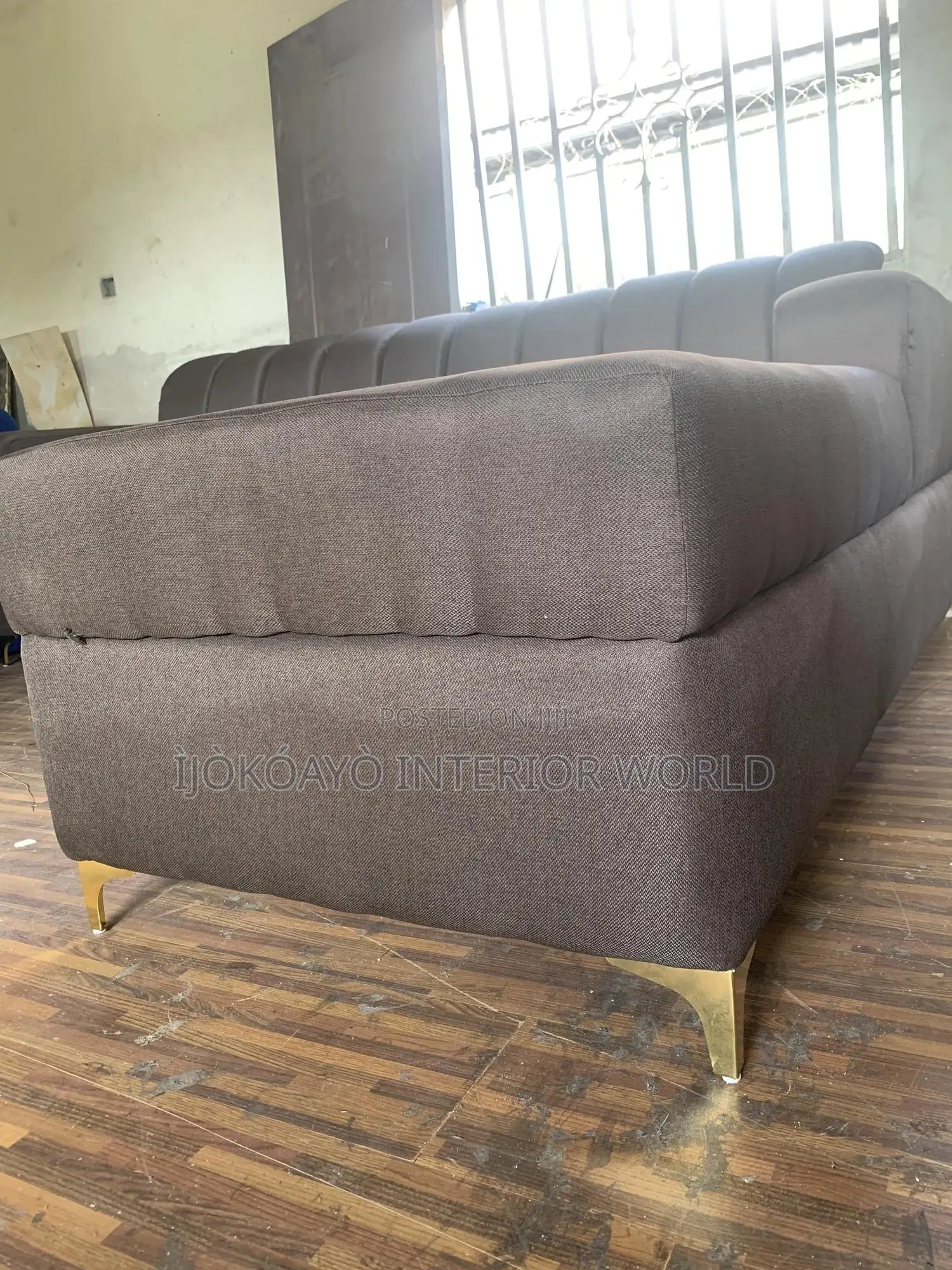 Off White Lshape + Single Seater