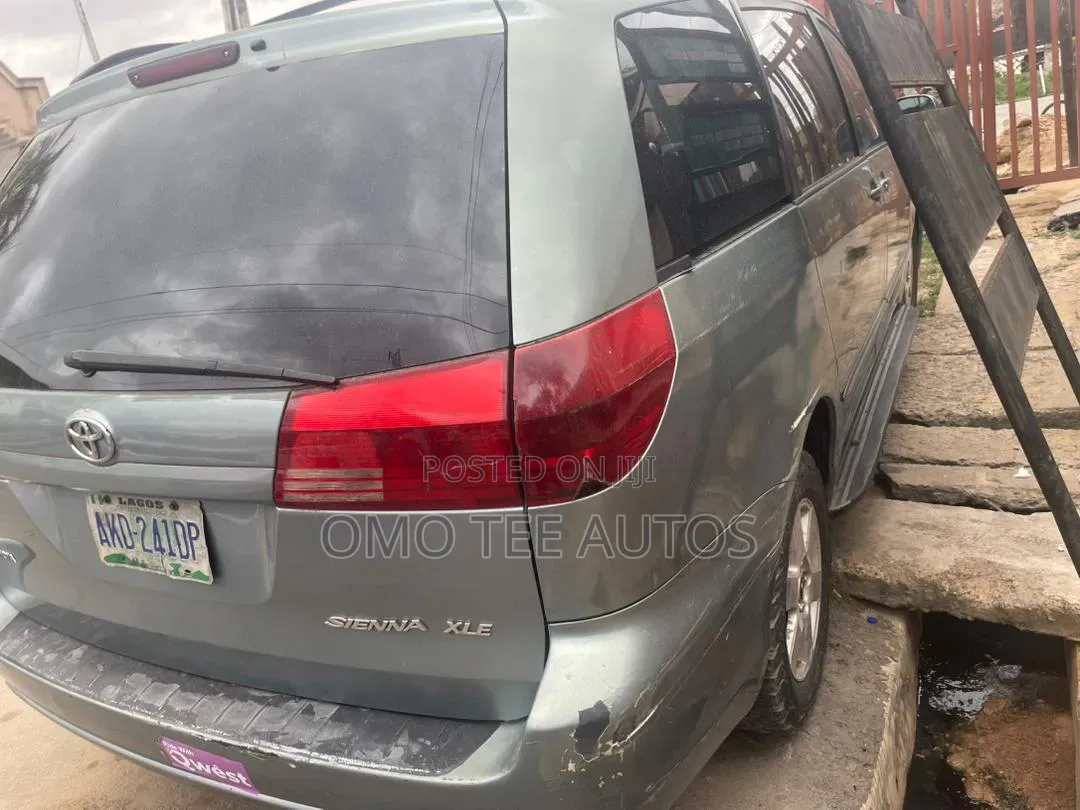 Toyota Sienna XLE Limited 2005 Blue
