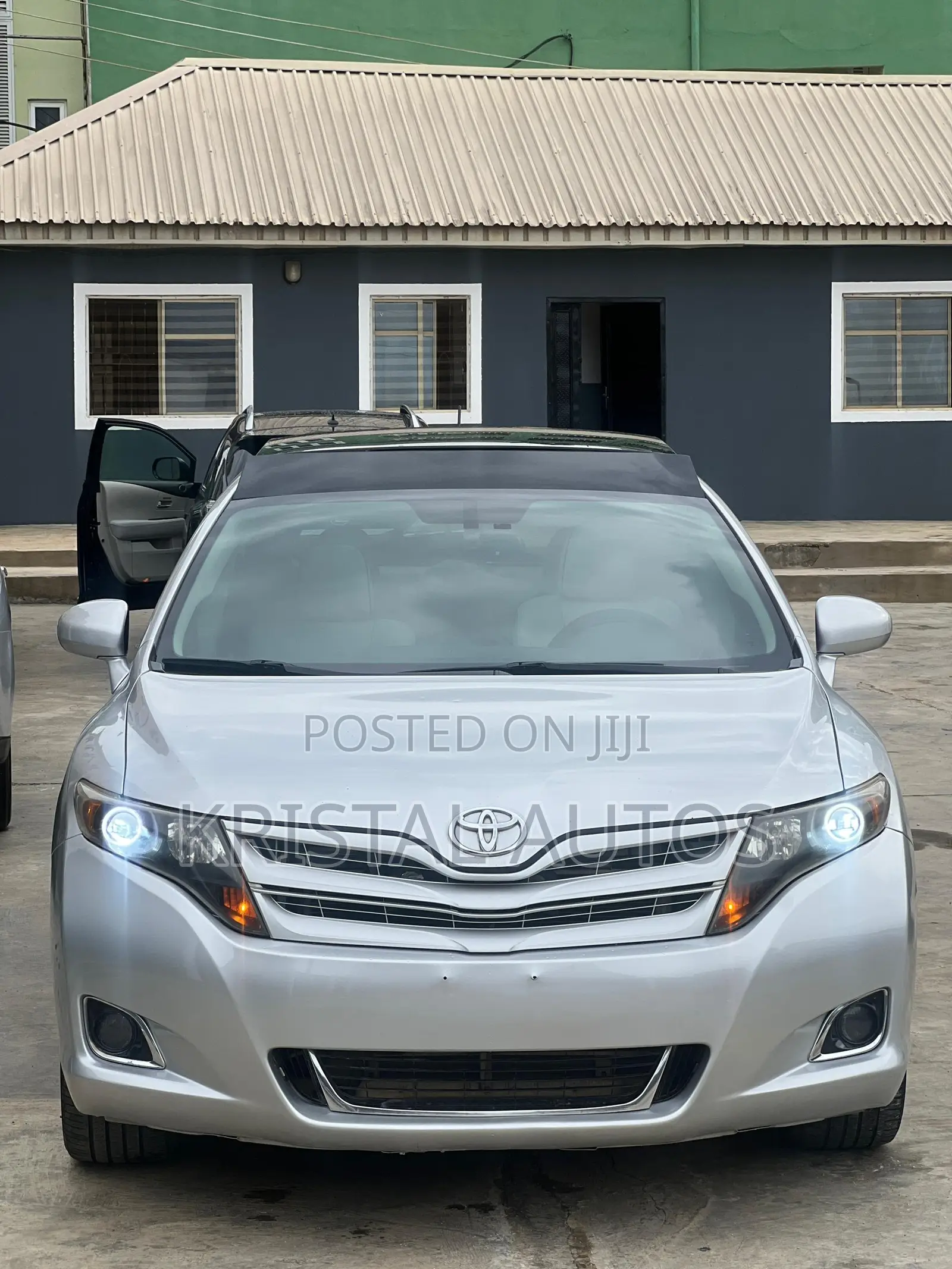 Toyota Venza XLE 2011 Silver