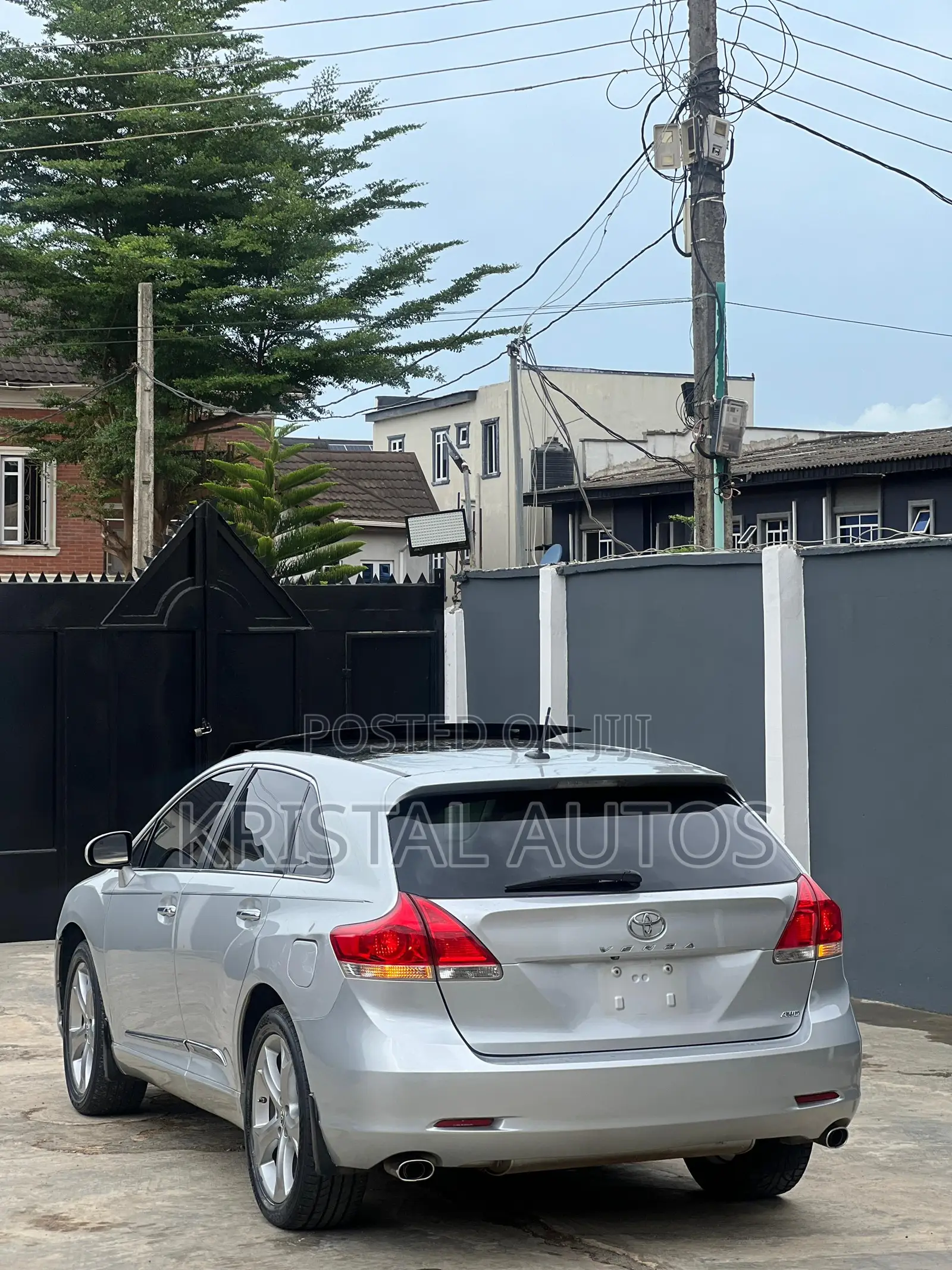 Toyota Venza XLE 2011 Silver