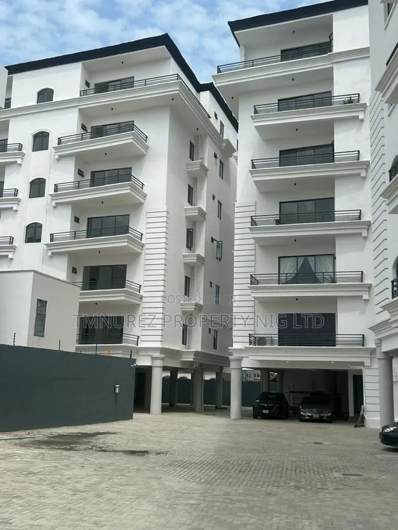 3bdrm Apartment in Lekki Phase 1 for rent