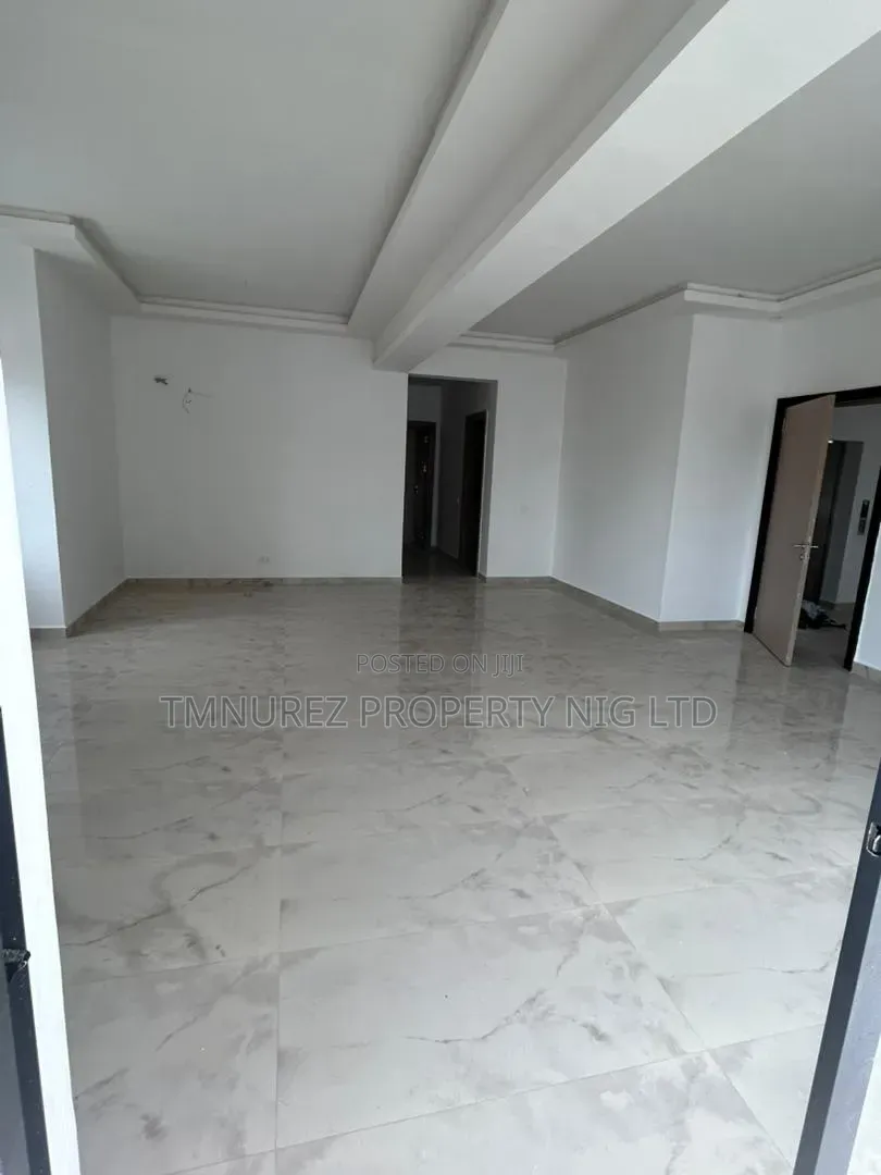 3bdrm Apartment in Lekki Phase 1 for rent