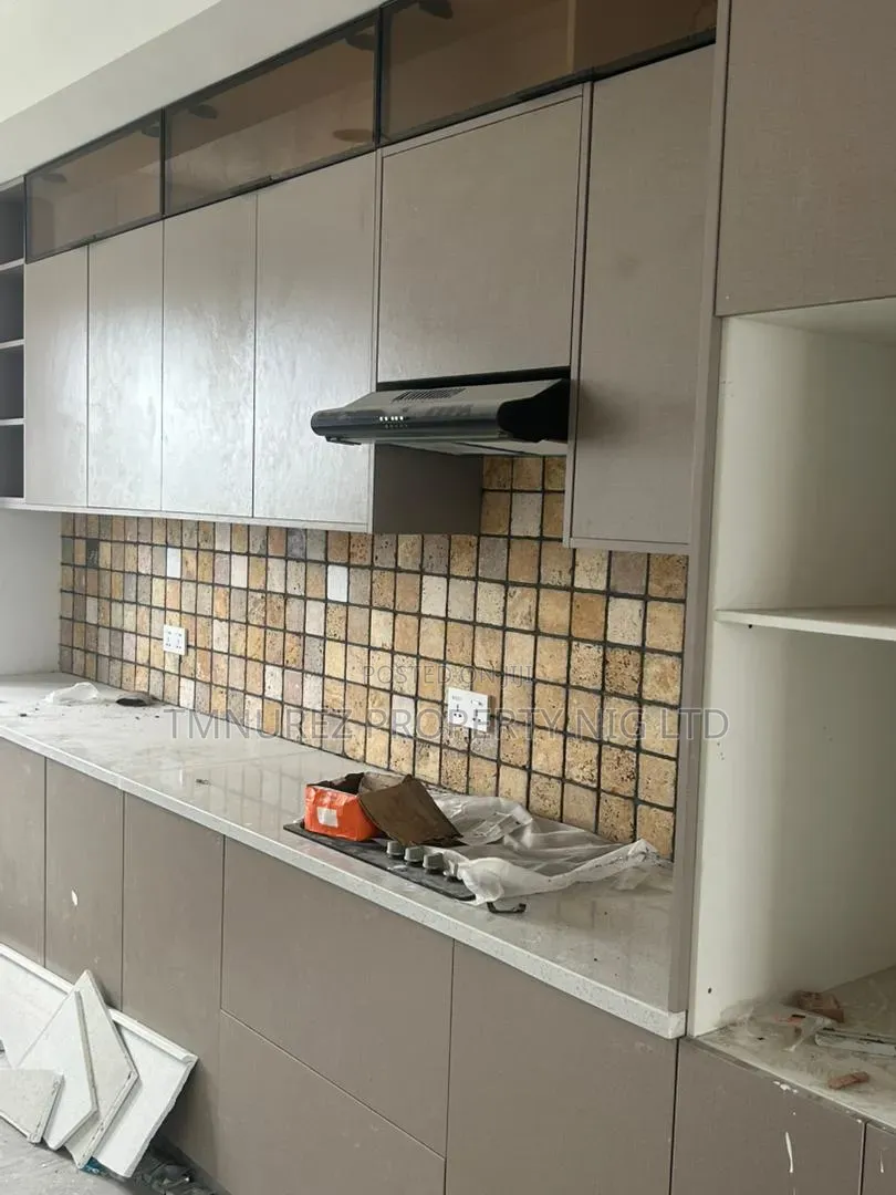 3bdrm Apartment in Lekki Phase 1 for rent