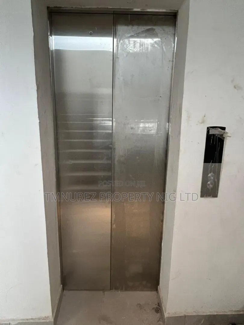 3bdrm Apartment in Lekki Phase 1 for rent