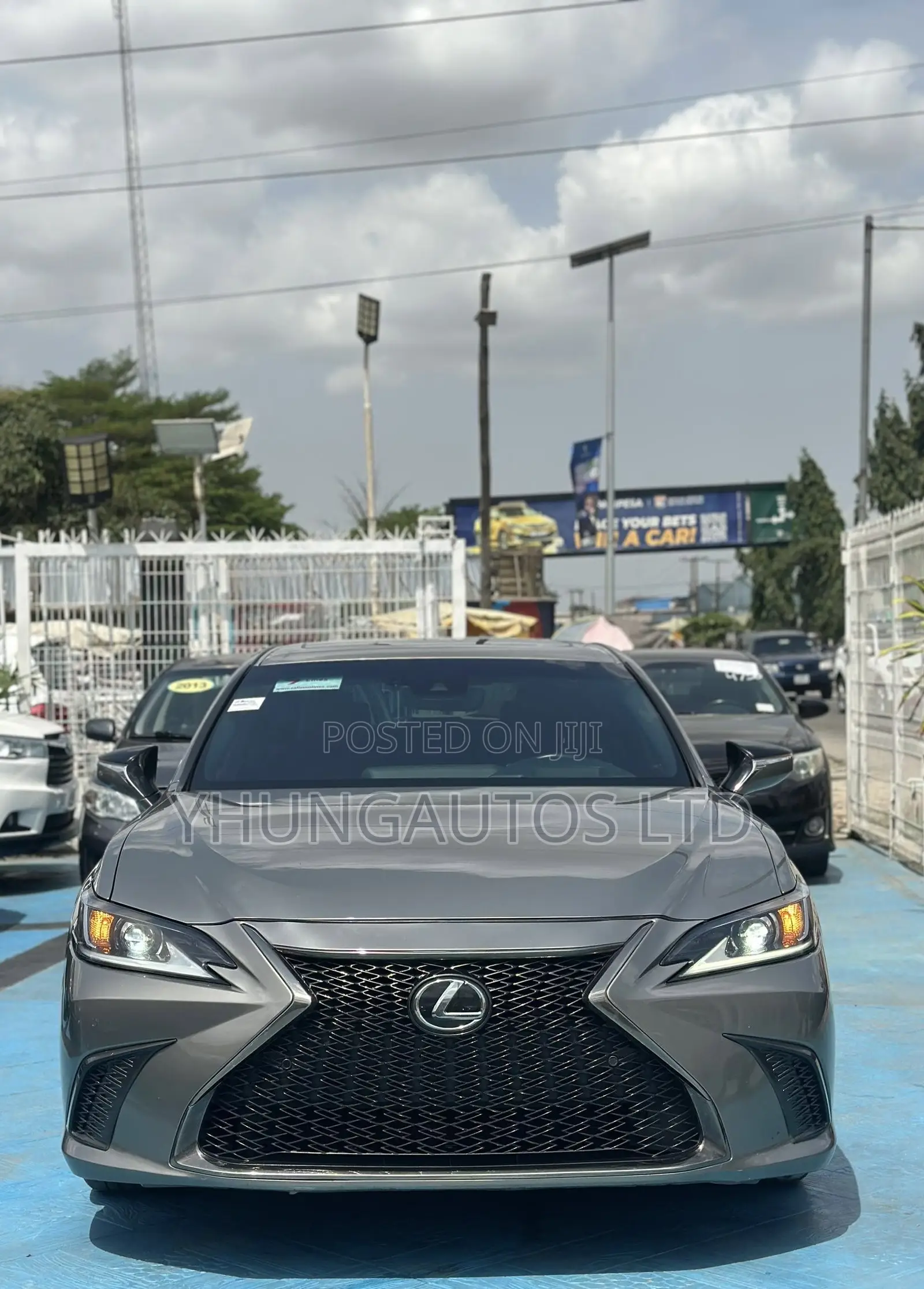 Lexus ES 350 F Sport FWD 2019 Gold