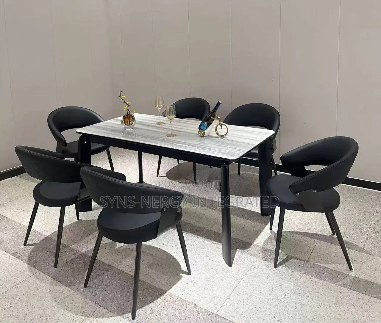 Stylish Modern Dinning Table Set