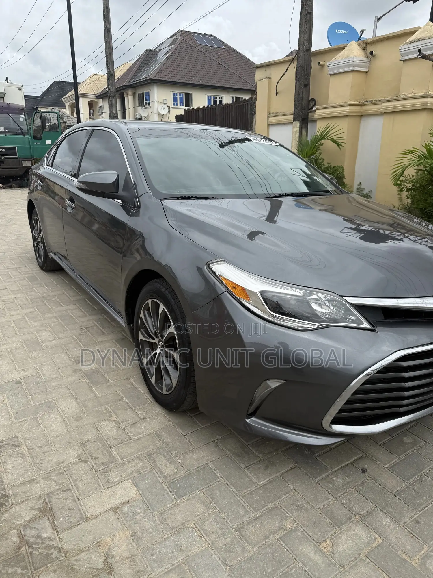 Toyota Avalon XLE Plus Sedan FWD (3.5L 6cyl 6A) 2017 Gray