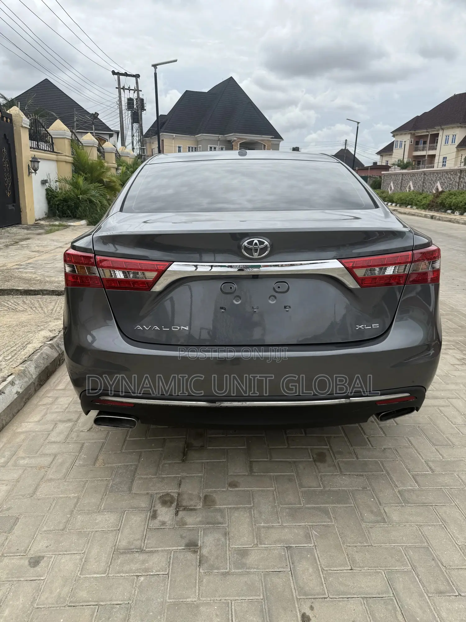 Toyota Avalon XLE Plus Sedan FWD (3.5L 6cyl 6A) 2017 Gray