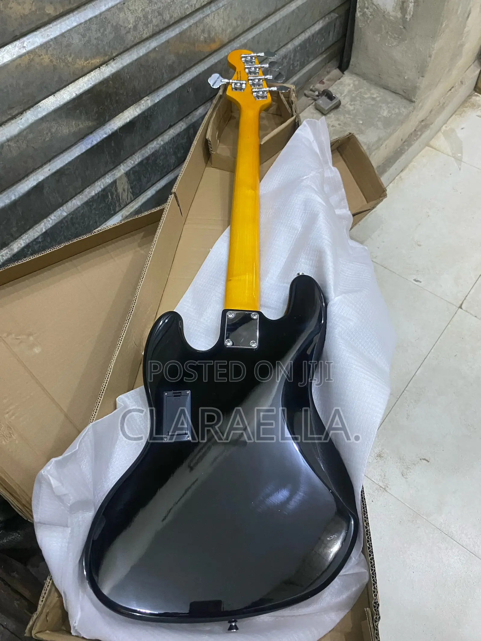 Squire by Fender Jazz Bass Guitar