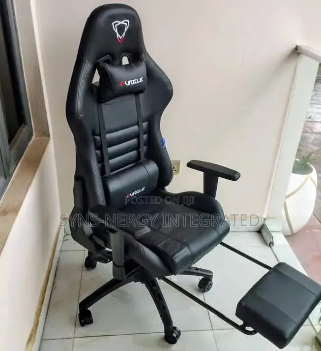 Stylish Game Chair With Footrest
