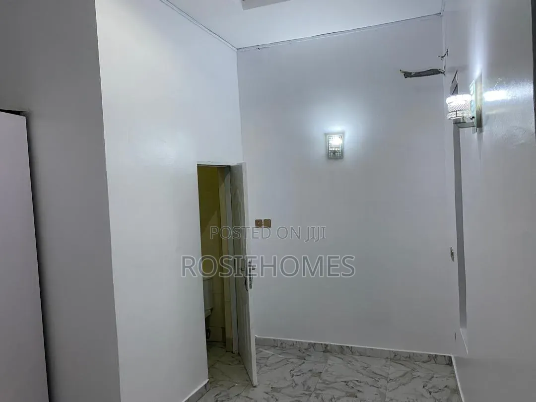 1bdrm Block of Flats in Thomas Estate for rent
