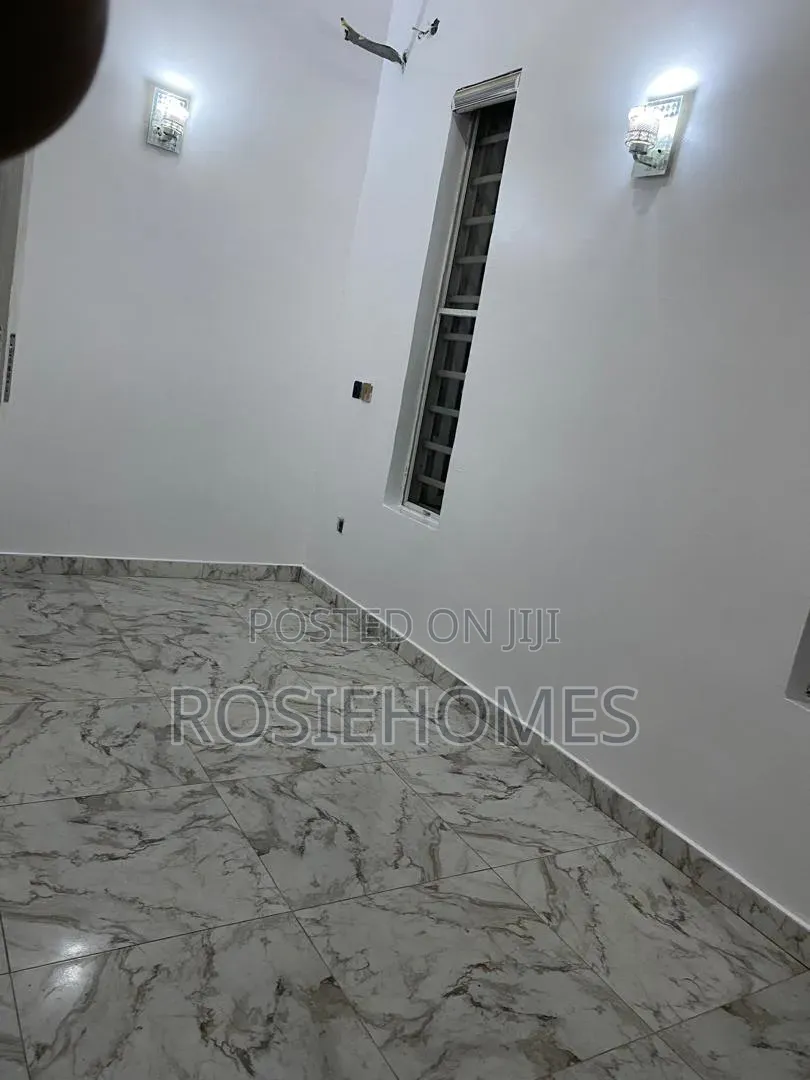 1bdrm Block of Flats in Thomas Estate for rent