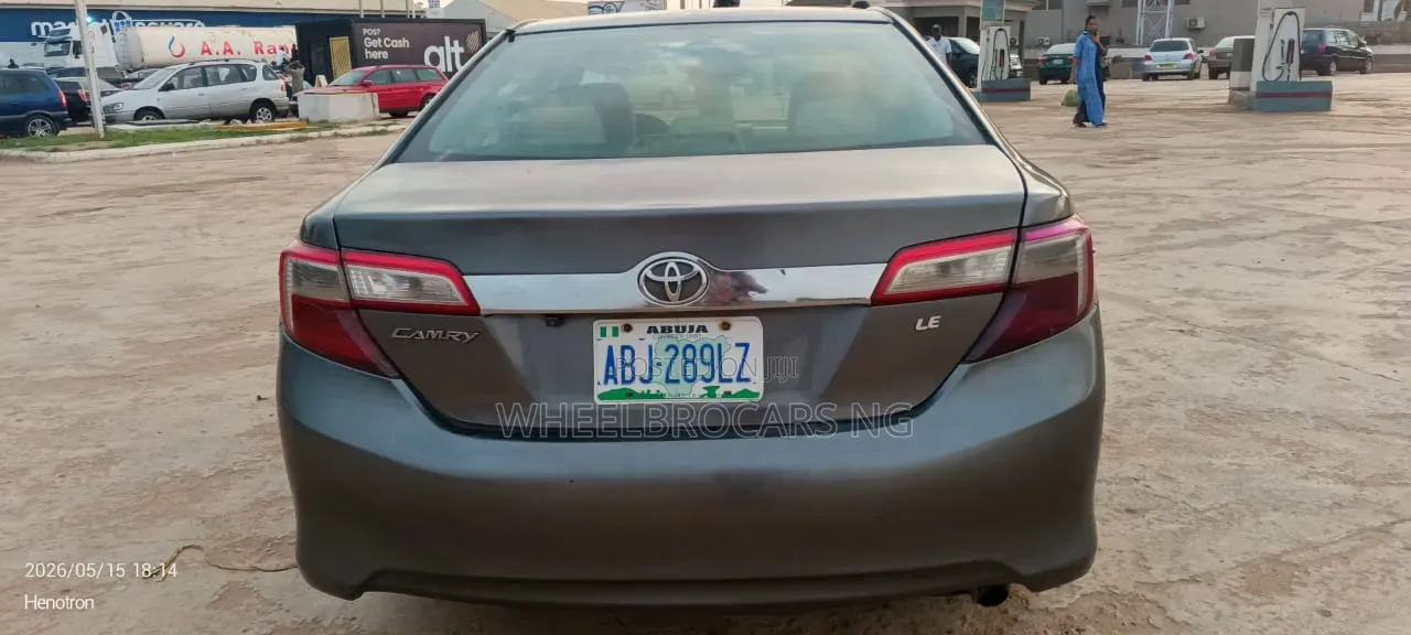 Toyota Camry LE 4dr Sedan (2.5L 4cyl 6A) 2013 Gray