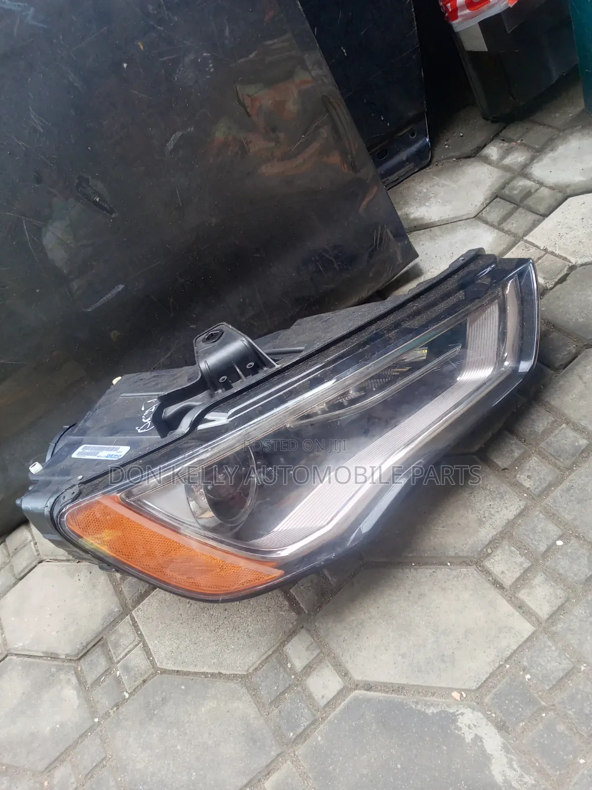 Audi Q3 Headlight