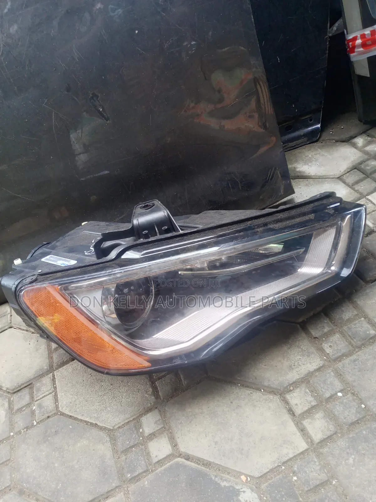 Audi Q3 Headlight