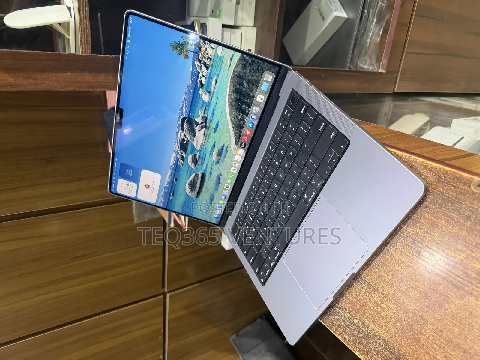 Laptop Apple MacBook Pro 2021 M1 16GB Apple M1 Pro SSD 512GB