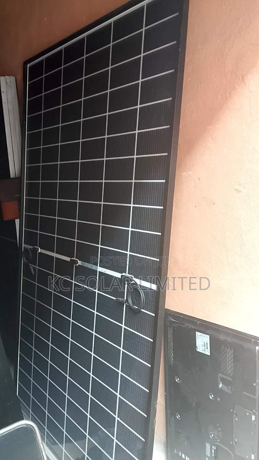 700w Jinko Half-Cut Solar Panel