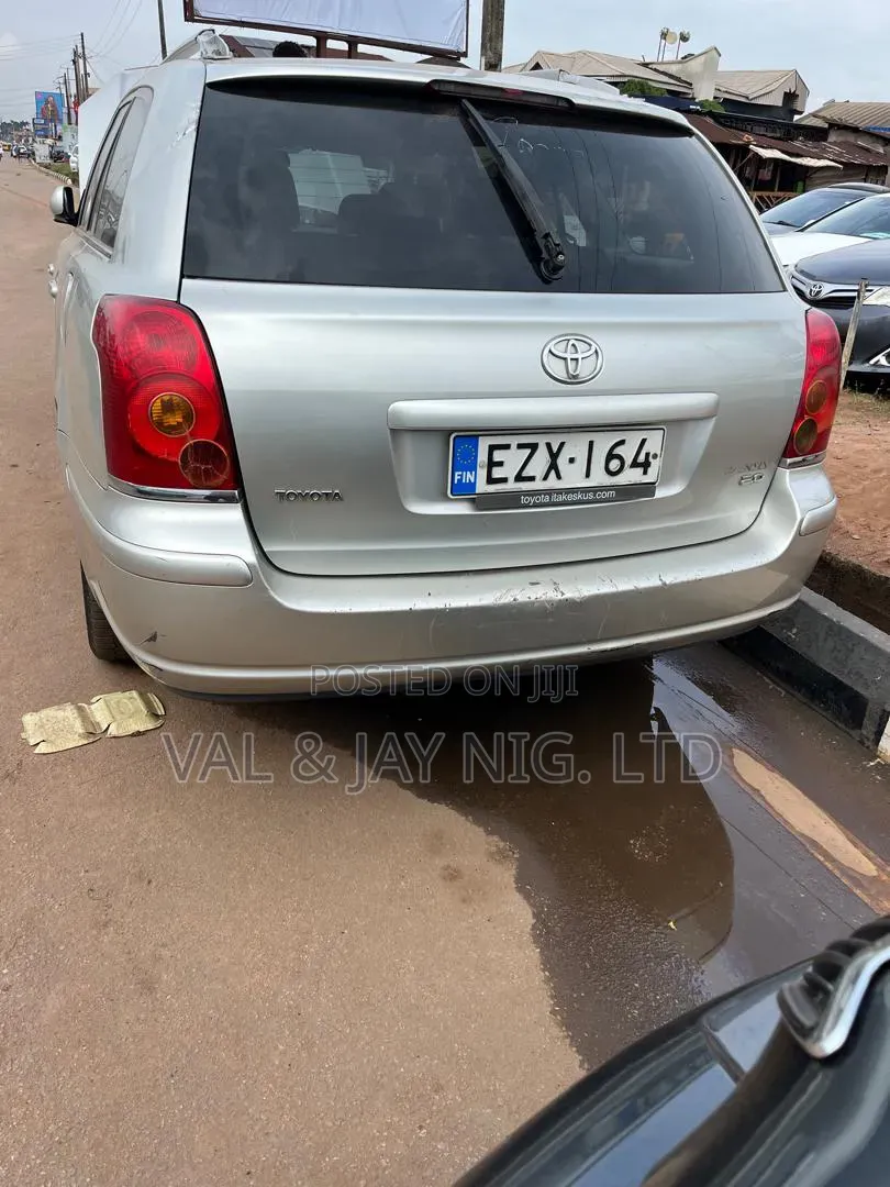 Toyota Avensis 1.8 Wagon 2003 Silver