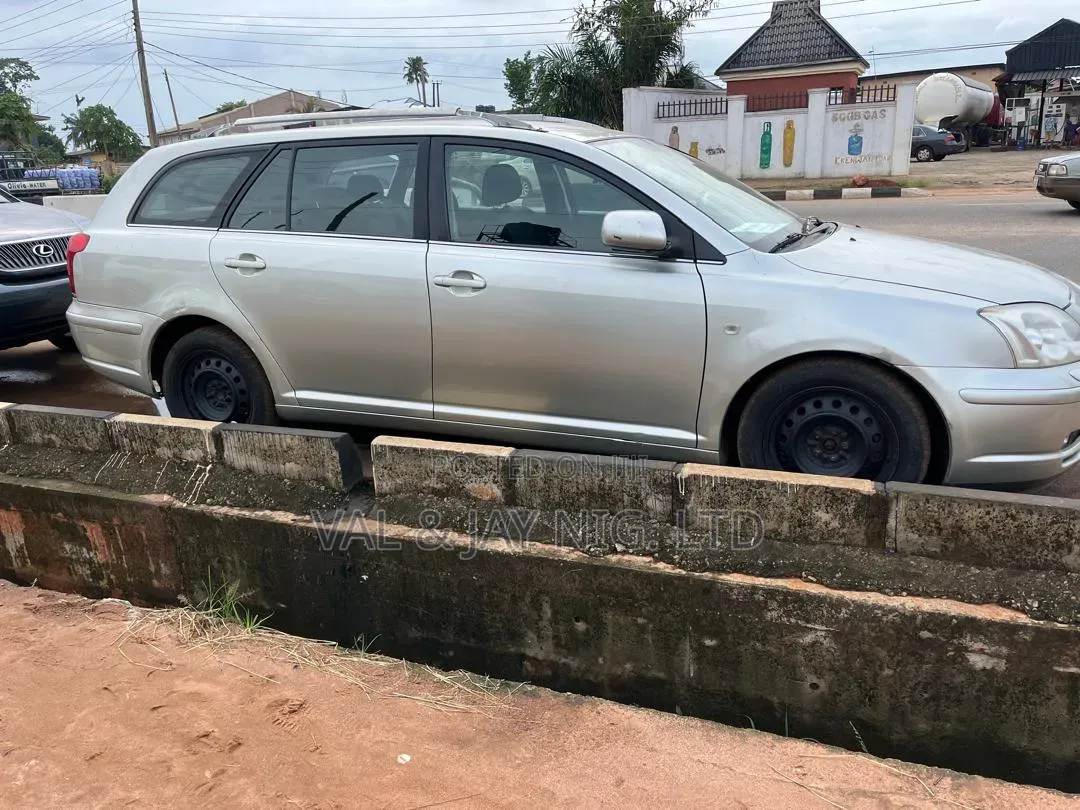 Toyota Avensis 1.8 Wagon 2003 Silver