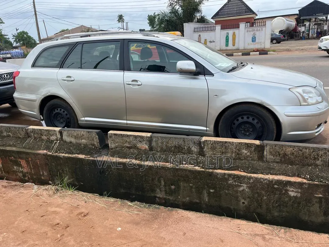 Toyota Avensis 1.8 Wagon 2003 Silver