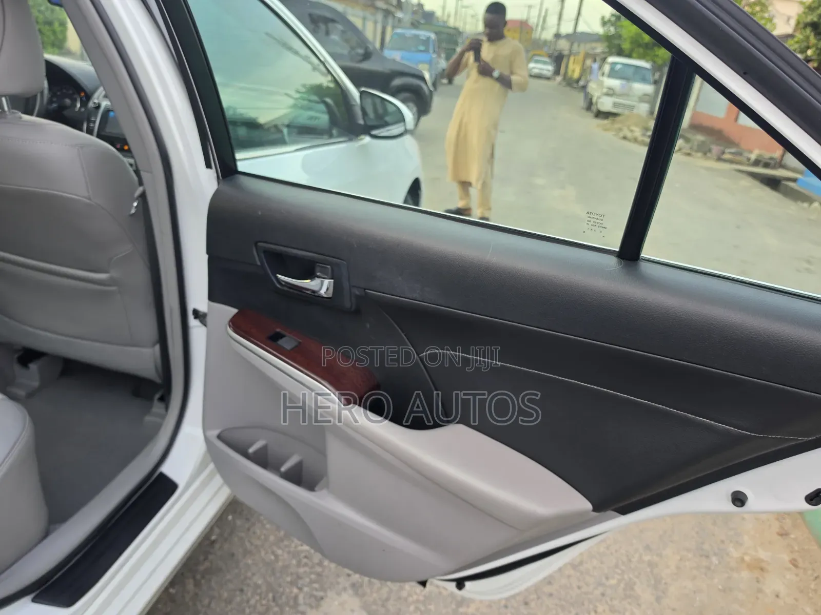 Toyota Camry XLE 4dr Sedan (3.5L 6cyl 6A) 2014 White