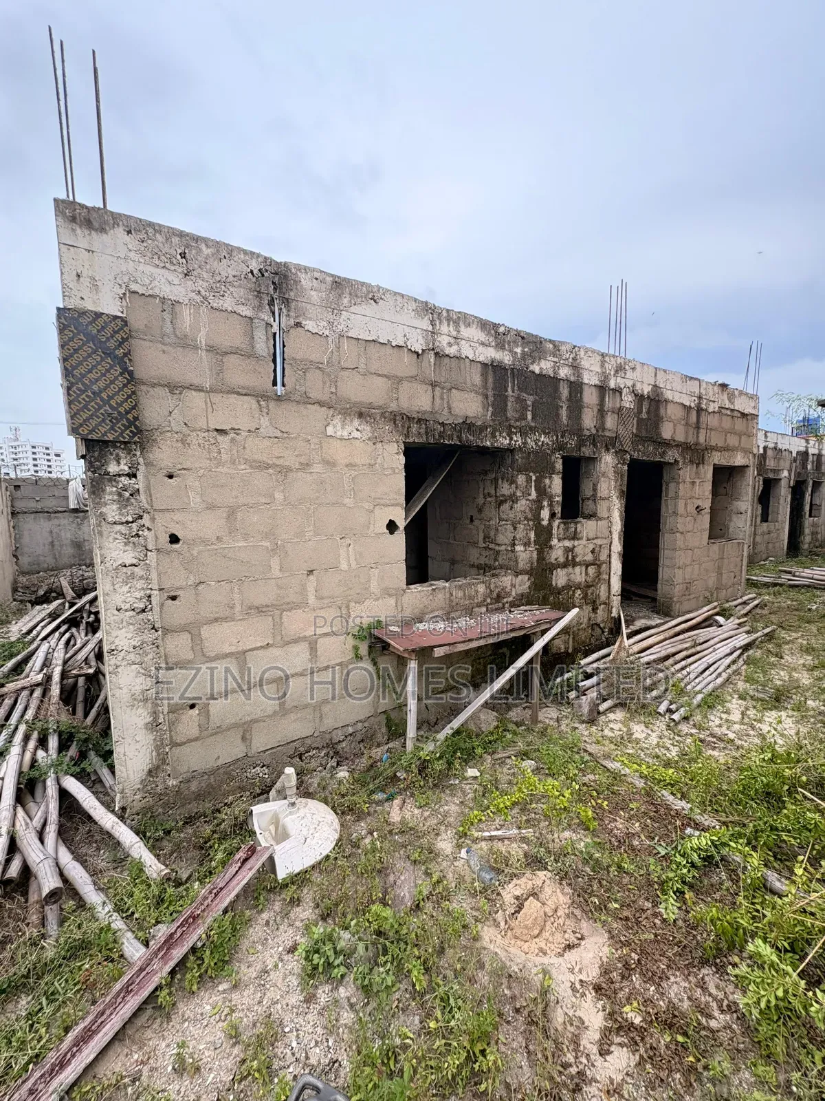 4bdrm Bungalow in Mini Estate, Lekki Phase 1 for sale