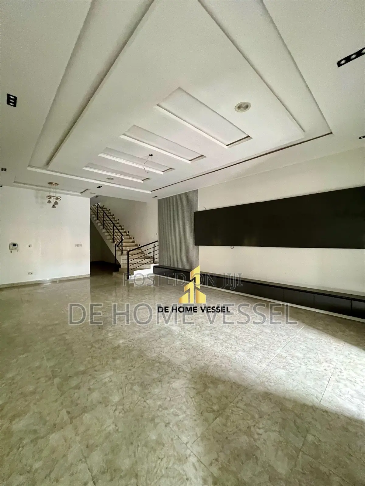 5bdrm Duplex in Osapa london for sale